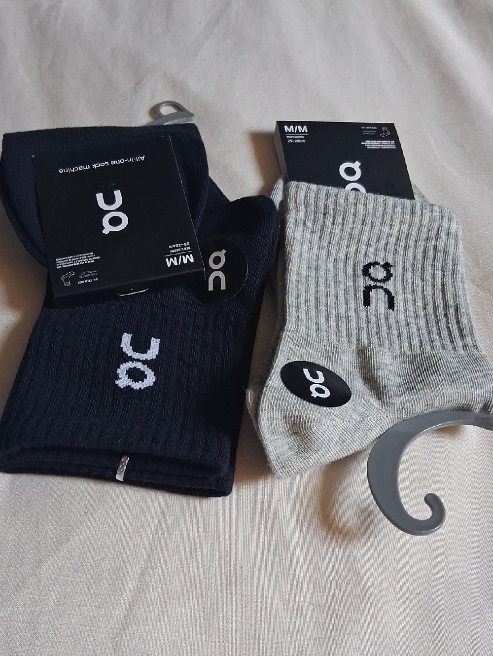 On Running Crew Socks - Black & Light Gray (Pair)
